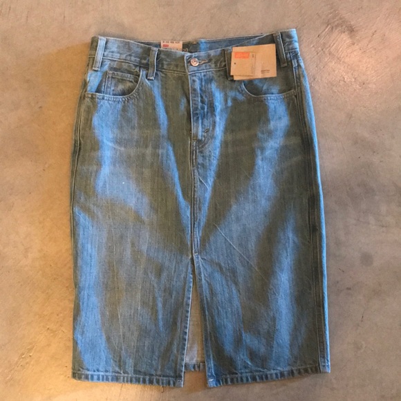 Levi’s high rise denim skirt - Picture 4 of 4